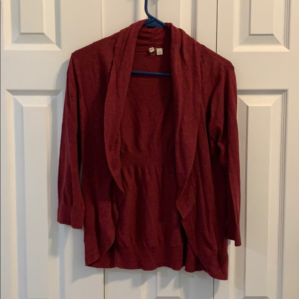 Comfortable and stylish burgundy cardigan!